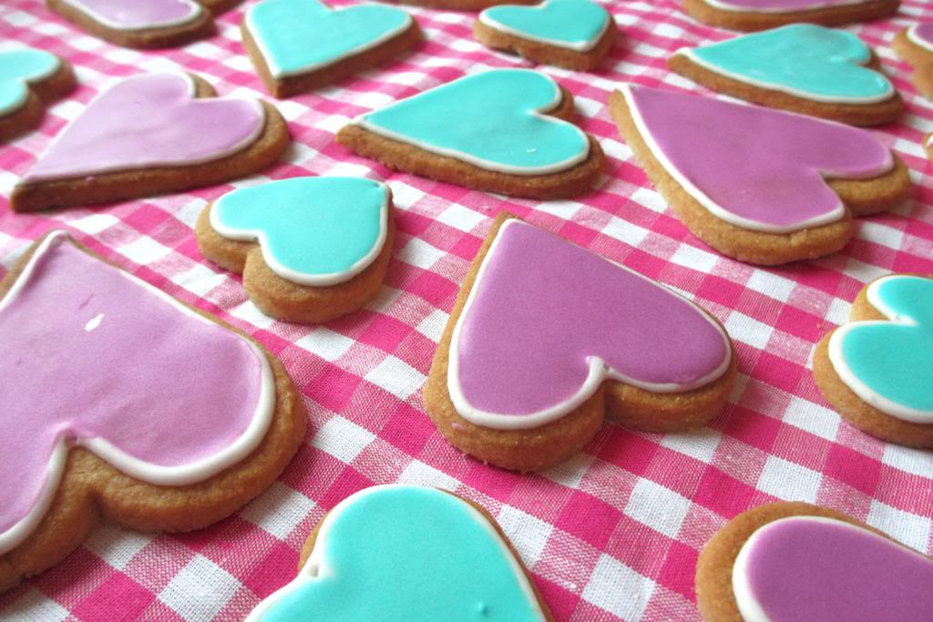 Valentinesdayturqoiseandpinkicingcookies_zpseb1c3d08
