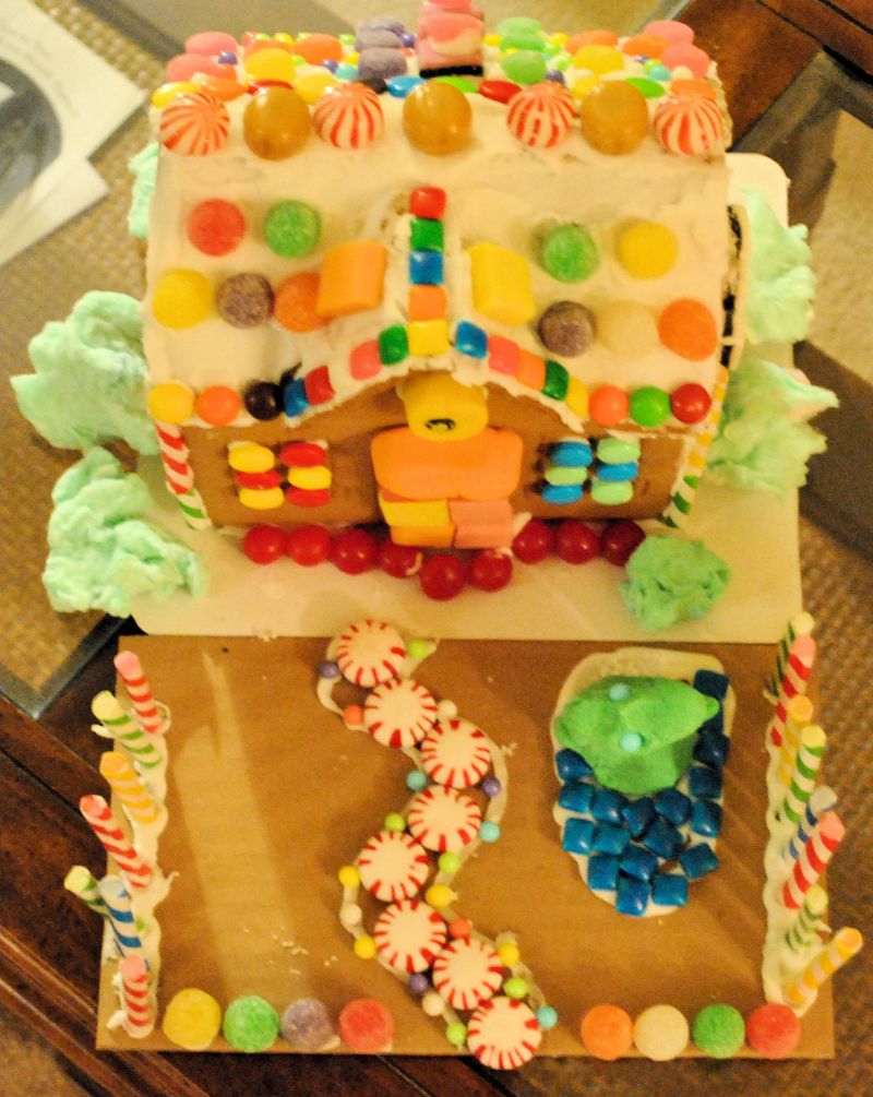 Gingerbread House (28)