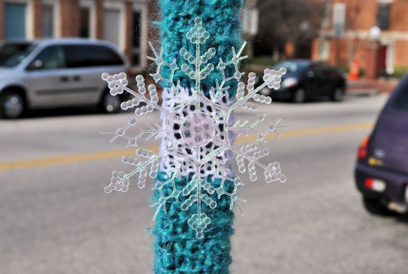 winter snowflake yarnbomb baltimore uncustomary art (1)