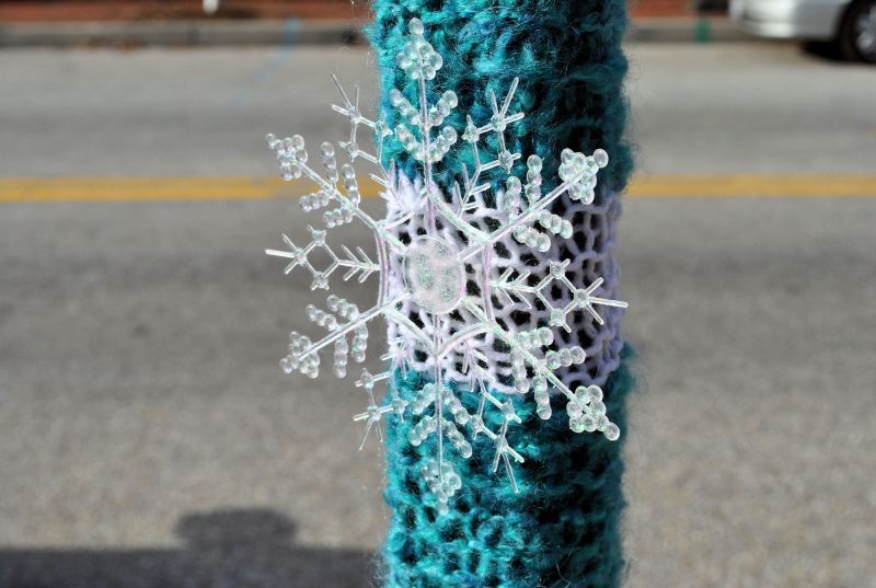 winter snowflake yarnbomb baltimore uncustomary art (5)