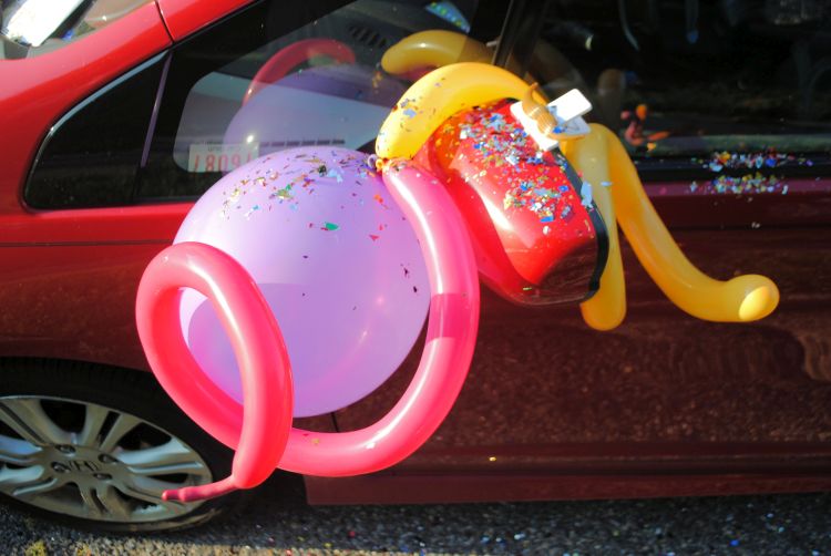 Balloons And Confetti On Car For Birthday Uncustomary Art (1)