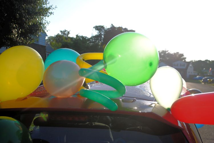 Balloons And Confetti On Car For Birthday Uncustomary Art (7)