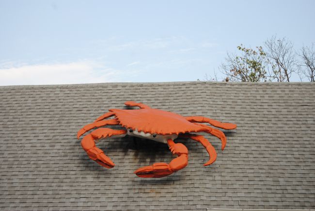 Roadside America | Giant Crab On Roof