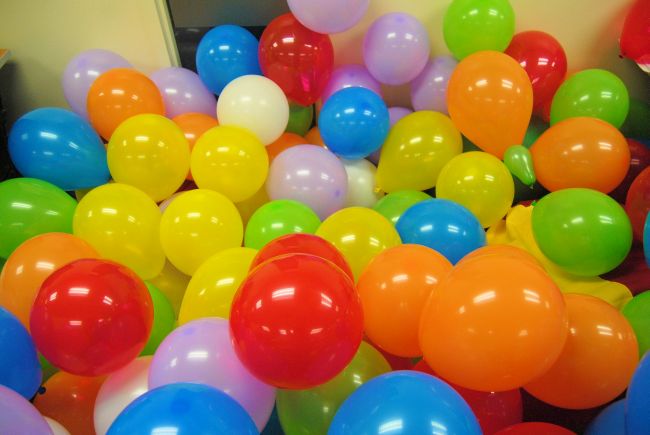 April Fools Day Prank Ballons In Office Cubicle Uncustomary Art (1)