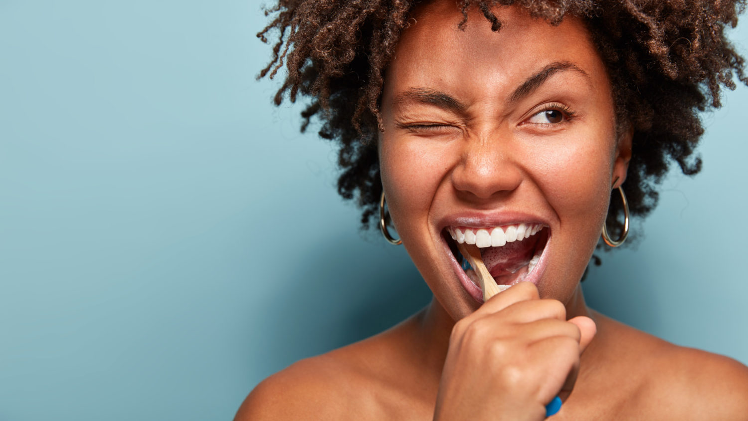 How To Brush Your Teeth: The Proper Techniques For A Pearly Smile | Uncustomary