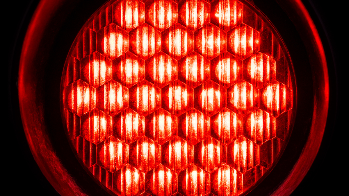 5 Main Active Elements that Make Red Light Growth Cap Effective