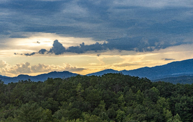https://www.shutterstock.com/image-photo/mountains-pigeon-forge-tennessee-2434847575