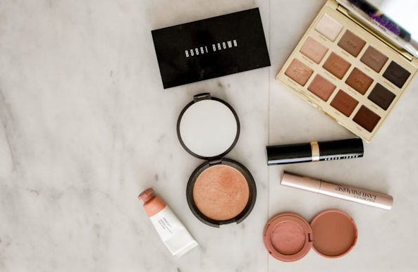 How to Build a Thoughtful Fashion and Beauty Gift Guide