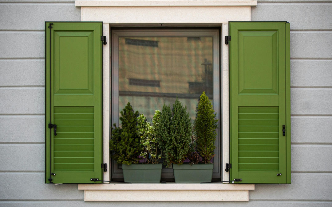 Choosing Window Coverings for Hard-to-Reach Windows and High-Use Rooms in the Home