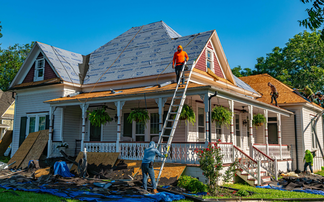 How to Coordinate Roof Tear-Off Debris With Material Deliveries and Daily Crew Workflow