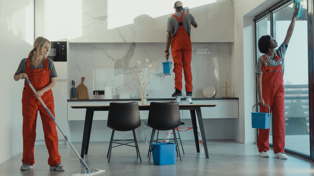 Deep Cleaning Services for Bathrooms With Soap Residue, Grime, and Overlooked Surface Buildup