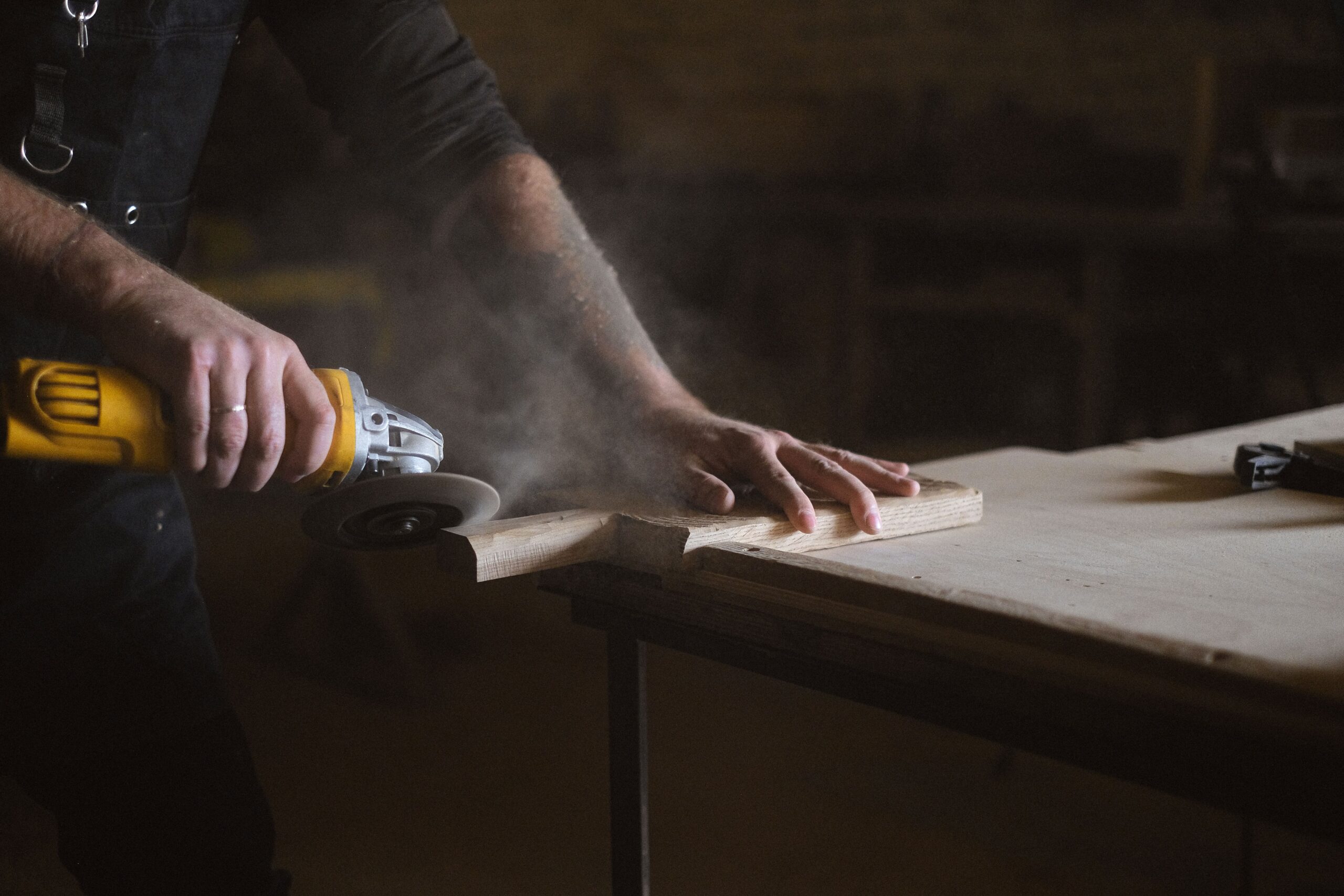 What Should You Look For In Dust Extractor For Efficient Dust Control In Workshops
